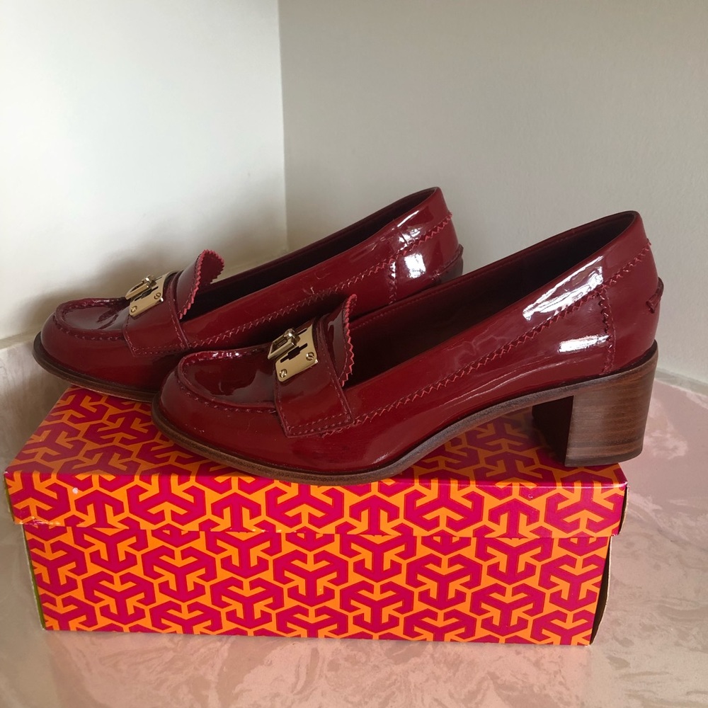 Tory Burch Mona Loafer in Sangria Red Size 7.5